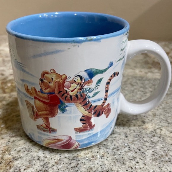 DISNEY STORE POOH'S WINTER WONDERLAND 1996 CERAMIC COFFEE CUP MUG - Picture 1 of 5